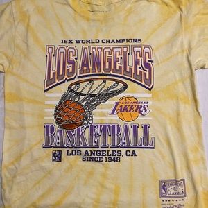 La Lakers graphic T